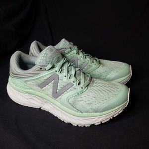 Women's New Balance W1080SW8 size 7.5 B